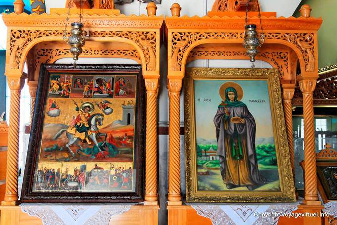 Milos, Triovassalos, Agios Georgios icons - Greece