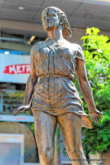 Piraeus, female statue - Greece
