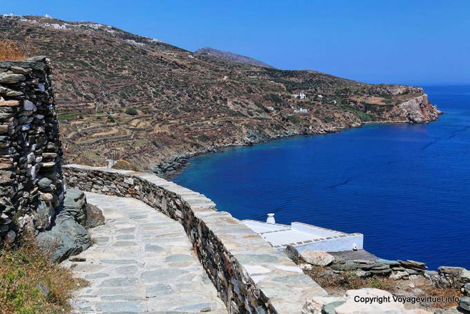 Sifnos, Kastro, scenery from the walkway - Greece