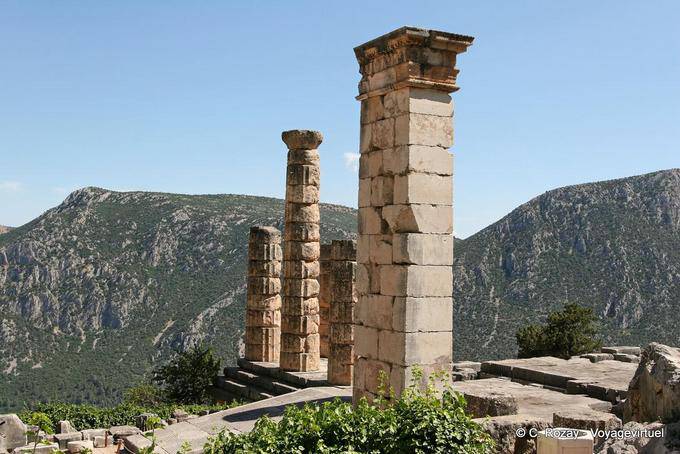 Doric columns, Delphi - Greece