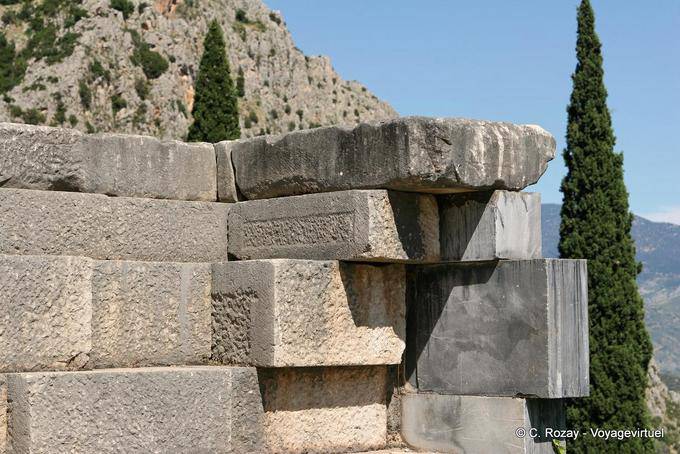 Structured stack, Delphi - Greece