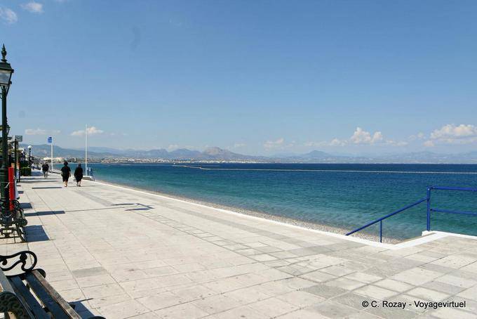 Walk Loutraki beach - Greece