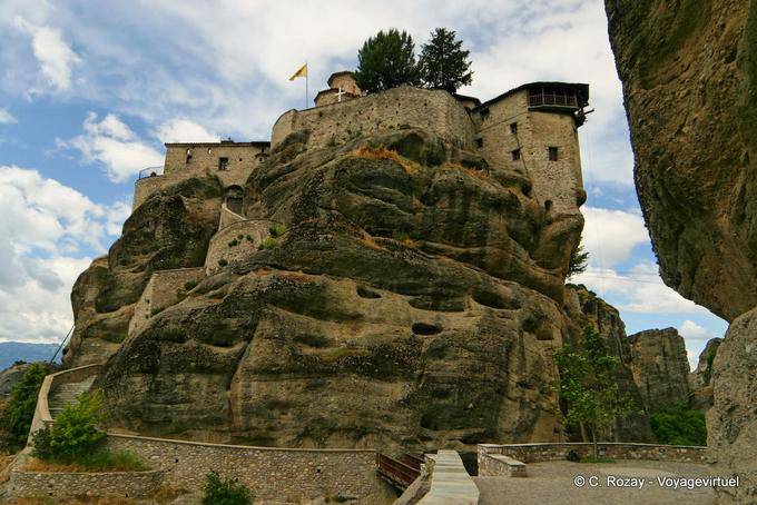 Bridge over the gorge at the foot of Varlaam monastery, Meteora - Greece
