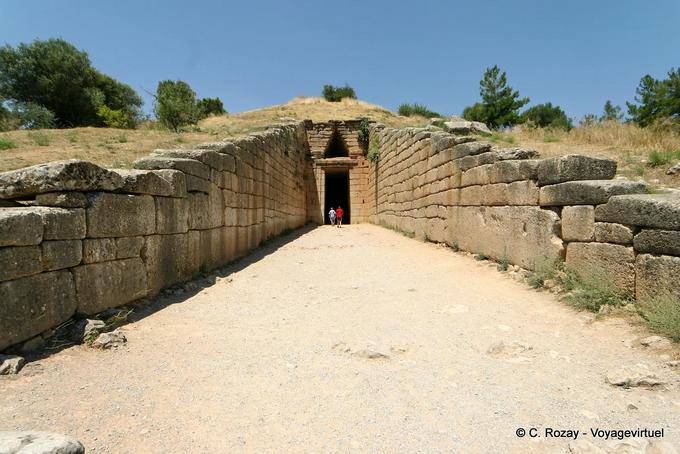 Dromos Treasury of Atreus, domed tomb, Mycenae - Greece