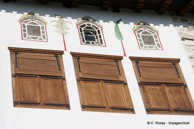 Trompe-l'oeil on facade Pinakates, Pelion - Greece