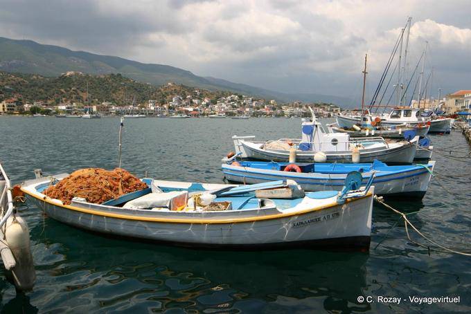 Fishing boats to Galatas, Poros - Greece