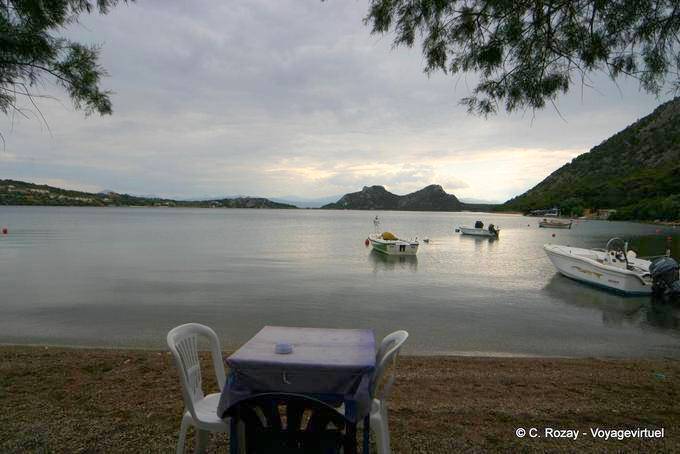 Light at the edge of Limni Vouliagmenis (Loutraki Agii Theodori) - Greece