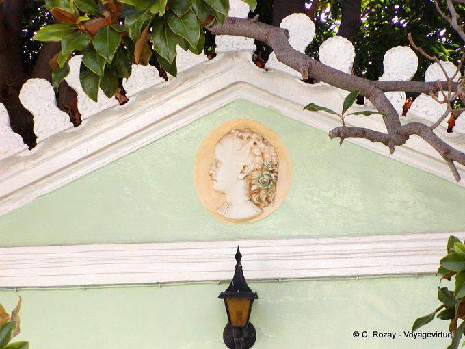 Wall junkie, Hydra - Greece