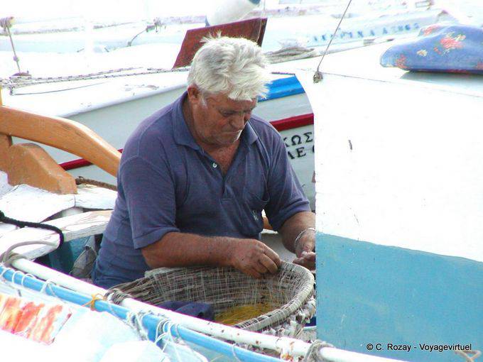 Fisherman patch me his net, Spetses - Greece