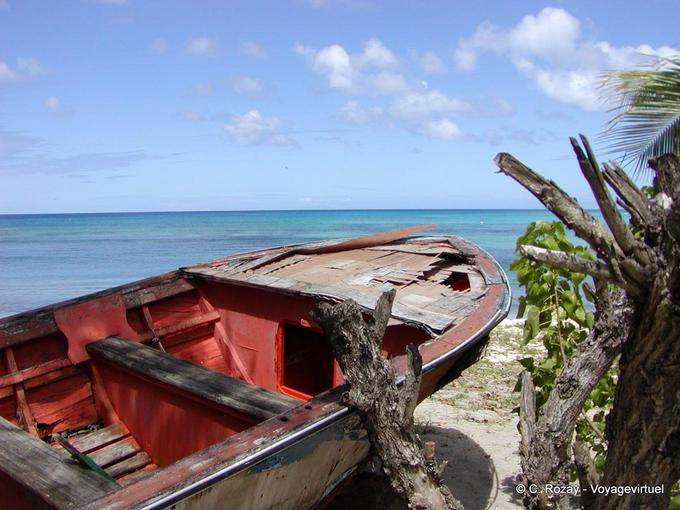 Old boat beached, Anse Souffleur - Guadeloupe