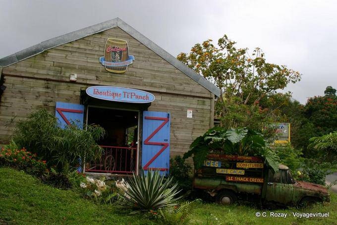 Shop Ti'Punch amount to the waterfall of Carbet - Guadeloupe