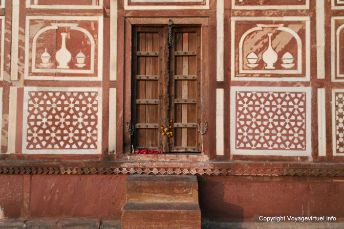 Agra Baby Taj Itmad Ud Daulah Tomb - India