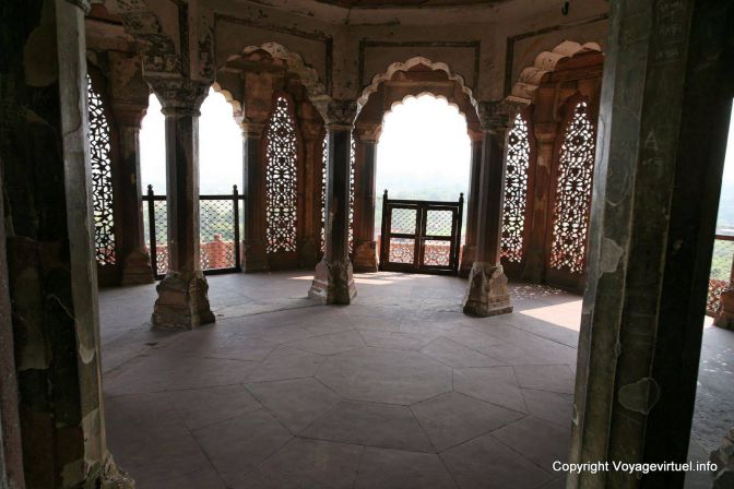 Agra Fort Rouge Tourelle Ouvragee - India