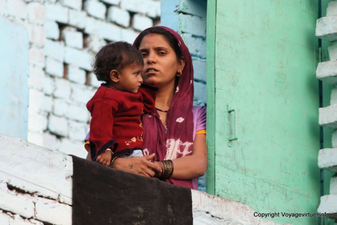 Agra Inquietude En Passant - India