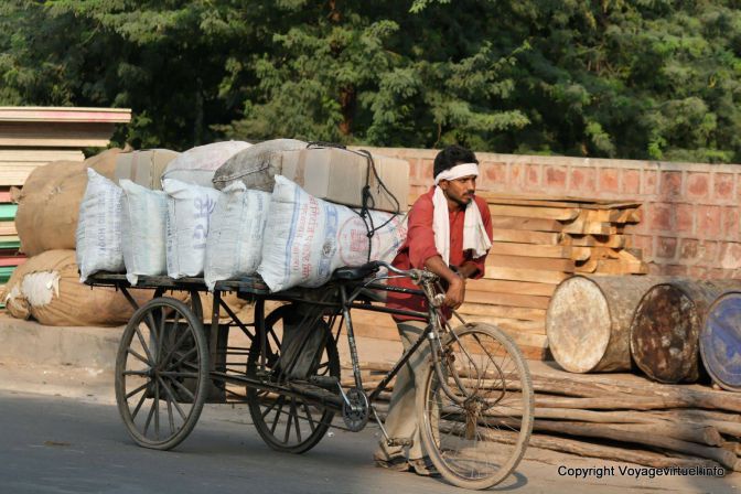 Agra Tricycle En Charge - India