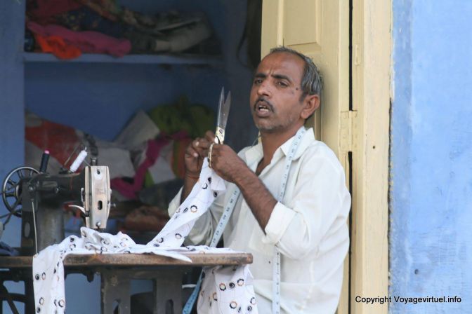 Luni In The City Le Tailleur - India