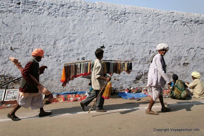Pushkar Les Vendeurs De Chapelets - India
