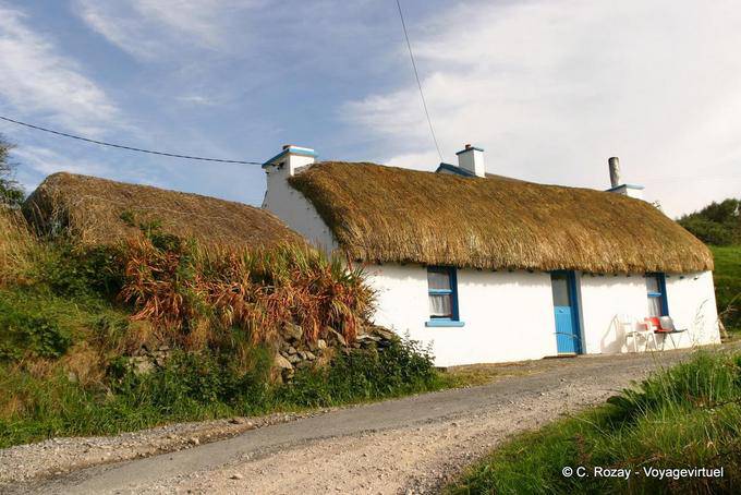 House with a thatched roof, around Dunkineely, Donegal - Ireland