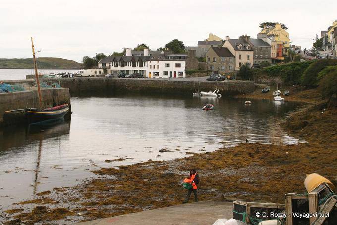 Wearing Roundstone on the west arm of the bay Bertraghboy - Ireland