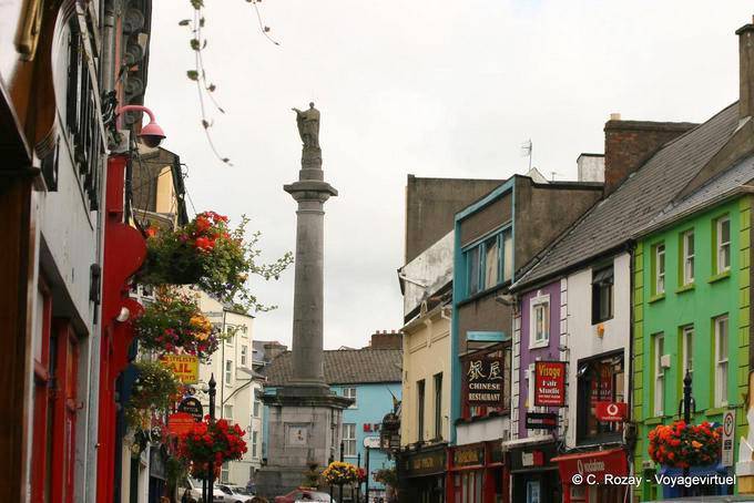 Statue between Abbey Street and O'Connell Street, Ennis - Ireland
