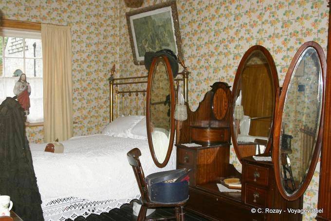 Bedroom period, Bunratty Folk Park - Ireland