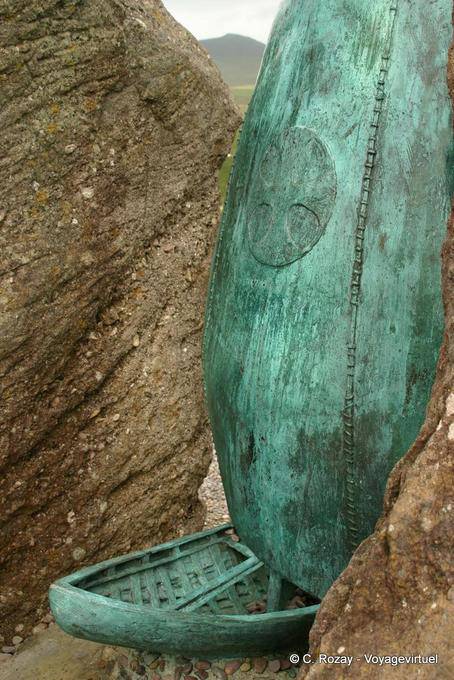 Close-up on the boat from the memorial statue of Brandon Creek, Dingle - Ireland