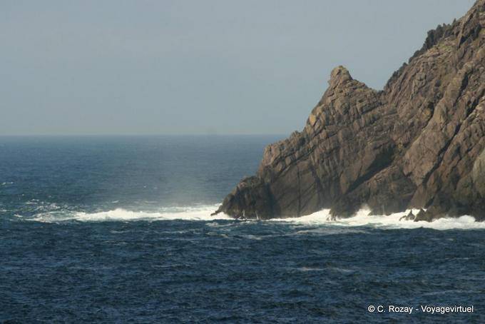 Rocky spur in the Atlantic, Brendan creek, Dingle - Ireland