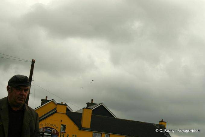 Passing cap Dingle - Ireland