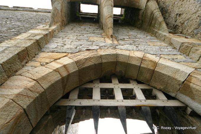 The gatehouse and the portcullis at the entrance of the castle, Cahir Castle - Ireland