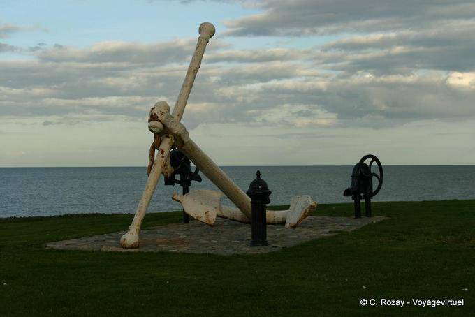 Giant anchor, ship remains oceanfront - Ireland