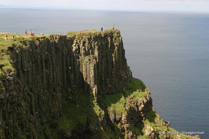 Walkers on the edge of the Antrim plateau, Giants Causeway - Nothern Ireland