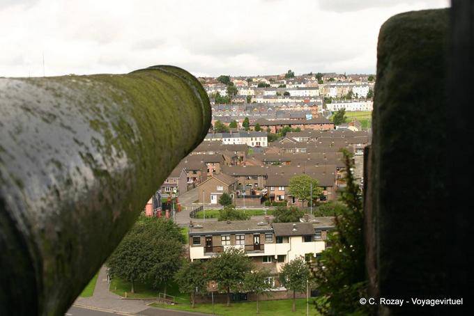 Canon on the walls facing the Catholic area, Derry - Nothern Ireland