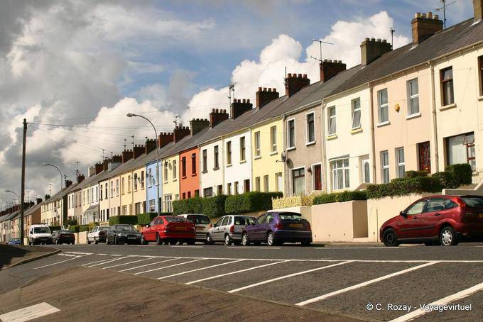 Harmony of colors for all similar facades, a little joy ... Derry - Nothern Ireland