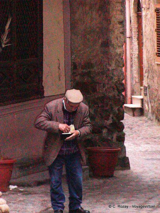 The elder to Castelbueno - Italy