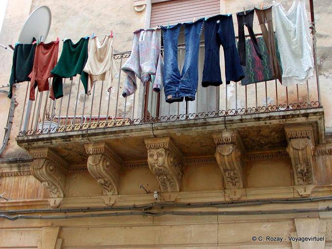 Machine to the balcony, Noto - Italy