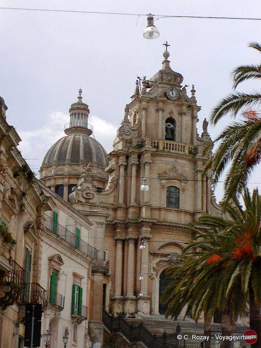 Another view of the Cathedral of San Giorgio Ragusa - Italy