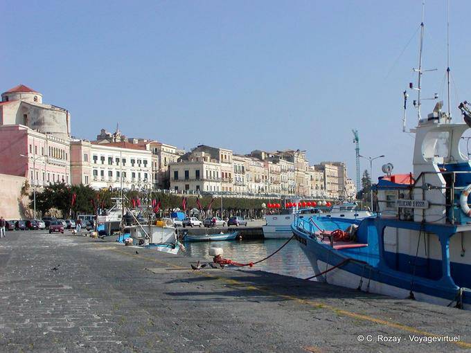 On the docks, Foro Vittorio Emanuele II, Syracuse - Italy