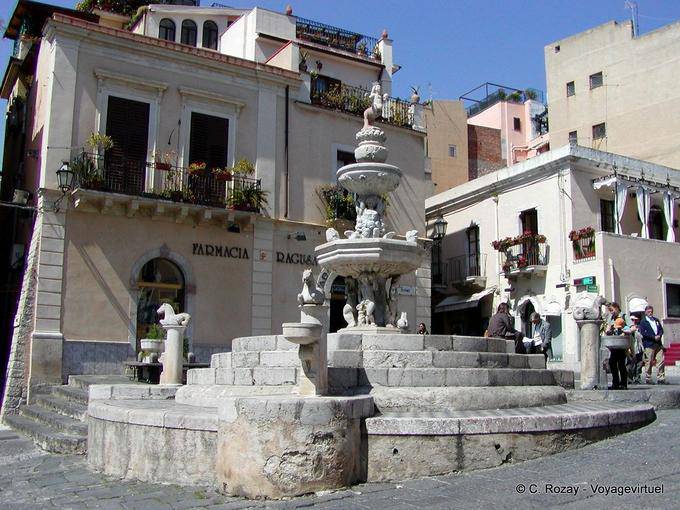 Fountain in Piazza Duomo, Taormina - Italy