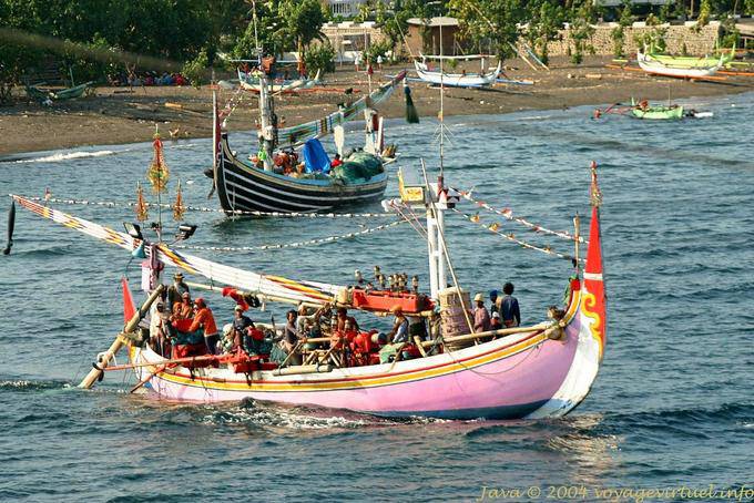 Traditional pink boat, Ketapang, Java - Indonesia