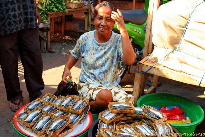 Packed like sardines, fish market, Banyuwangi, Java - Indonesia