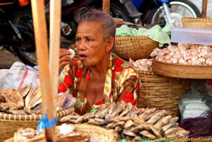 Selling dried fish, good appetite, Banyuwangi, Java - Indonesia