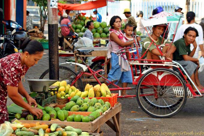 Image street, fruits and tricycle, Java - Indonesia