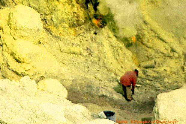 Extraction of molten sulfur, Kawa Ijen, Java - Indonesia