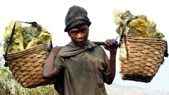 Kawah Ijen, the look of suffering, Java - Indonesia
