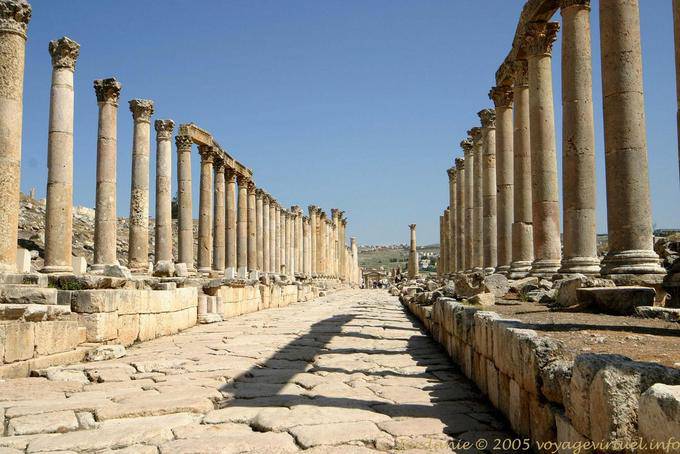 Row of columns of the Cardo Maximus, Jerash - Jordan