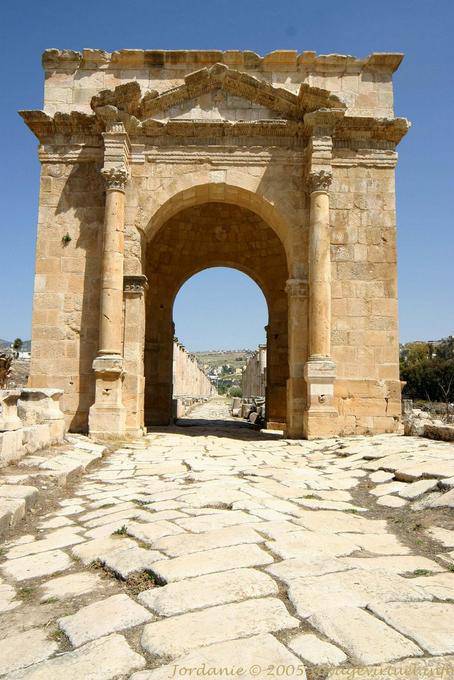 Jerash, north Tetrapyle down the Cardo - Jordan