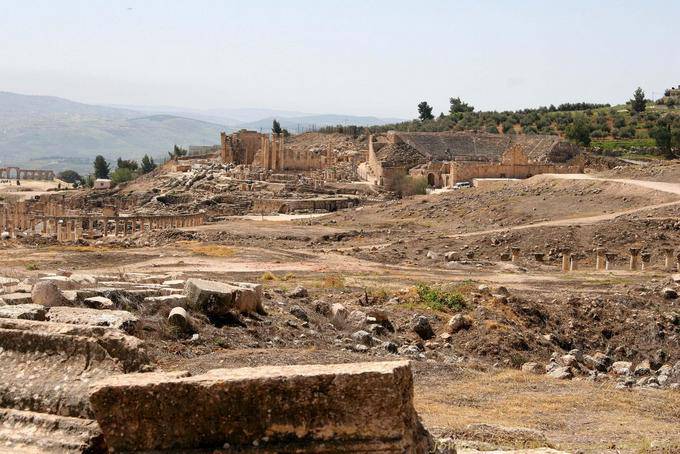 Jerash, general view south, Temple of Zeus and southern theater - Jordan
