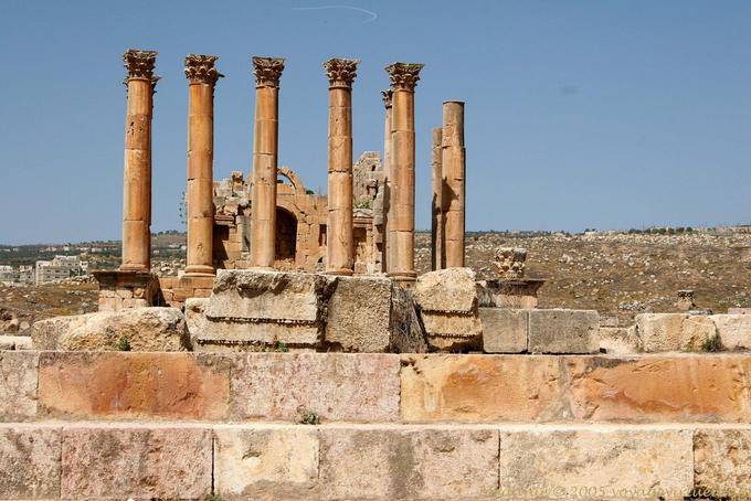 Opposite the temple of Artemis and its columns, Jerash - Jordan
