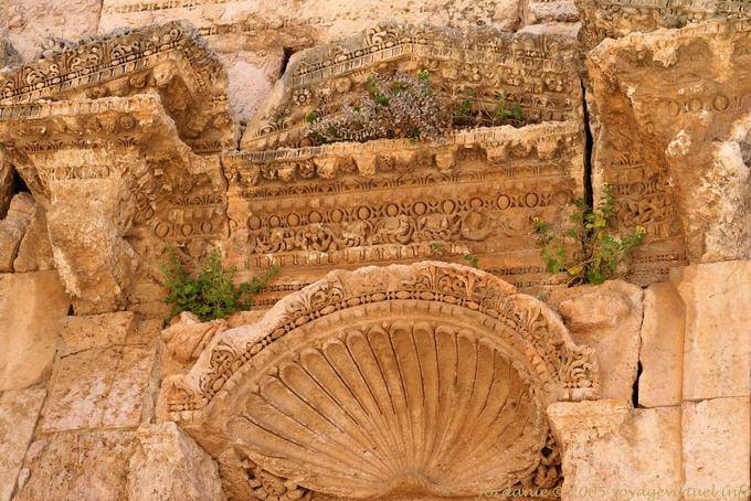 Fronton lace, Nymphaeum, Jerash - Jordan