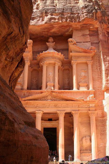 Last Khazneh approach from the Siq, Petra - Jordan